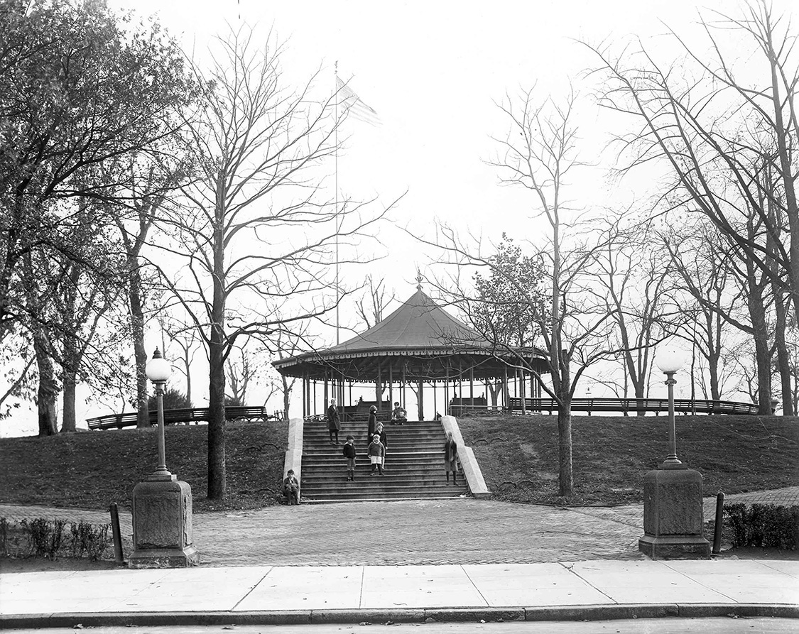 The pagoda at Riverside Park in the early 20th century.
